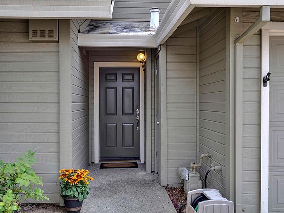 3rd image of 4775 Courtland Ln #4775