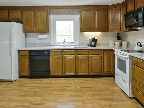 4th image of 91 Plymouth Ave