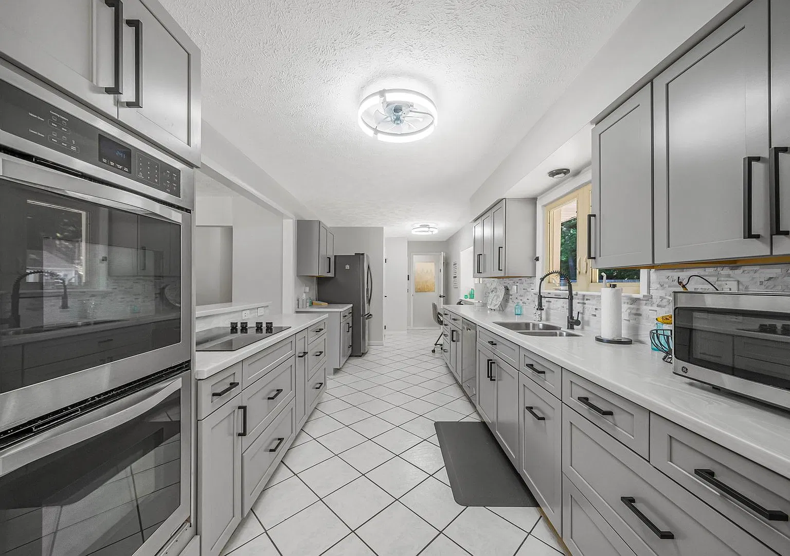 Fully Furnished 4-Bedroom Home with West Bay Views | 6-Month Lease | All Utilities Included — Photo 3