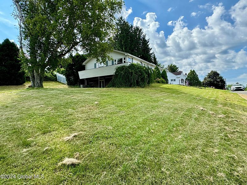 3rd image of 12 Ridge Road