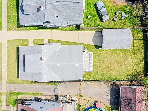 5th image of 134 Northwood Ave