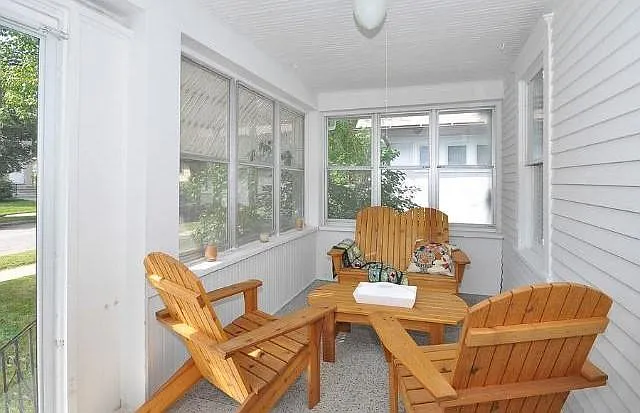 1076 23rd Ave SE — Photo 3