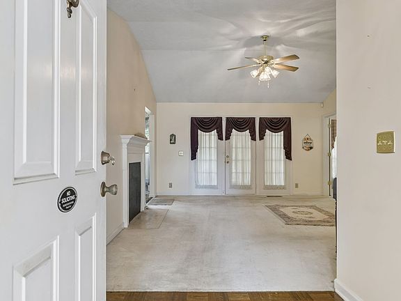 5th image of 1401 Joe Pyron Dr