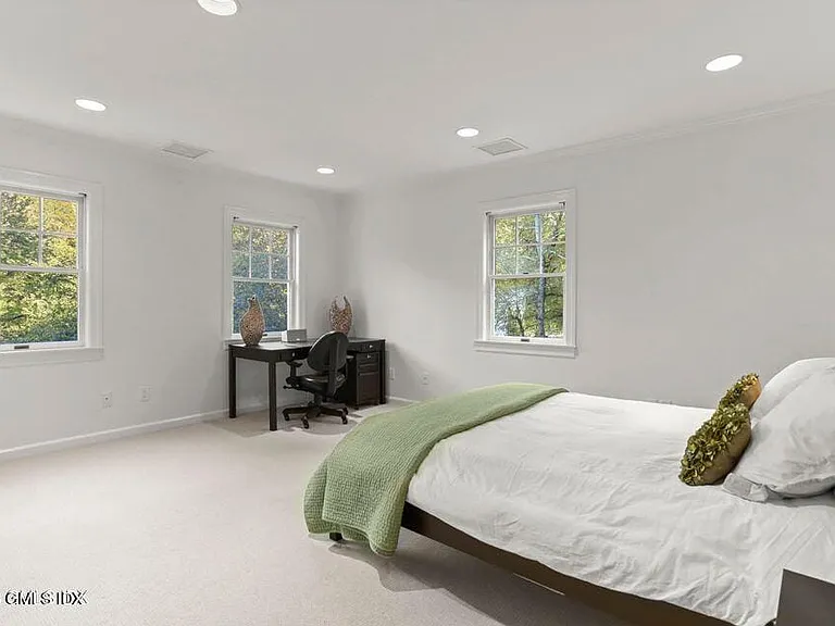 26 Round Hill Rd — Photo 23