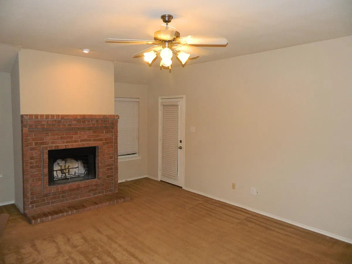 3 bed, 1430 sqft, $1,799 — Photo 3