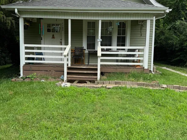 1105 S Oak Park Drive, Springfield, MO 65802