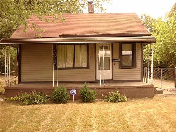 26321 Trowbridge-Front view