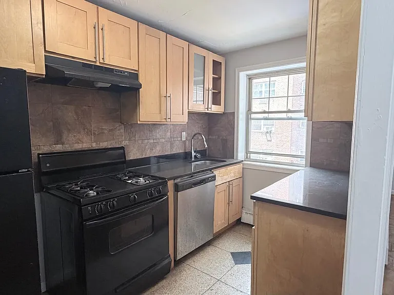 36 Duncan Ave #3KE — Photo 1