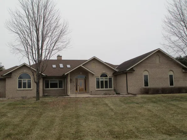 818 North Pine Meadow COURT, Oconomowoc, WI 53066