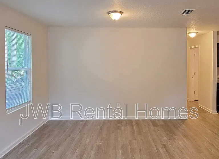 5652 Verbena Rd — Photo 4