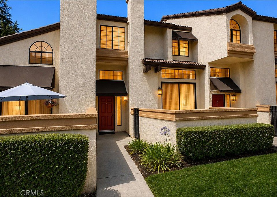 1st image of 24 Rock Cliff Pl