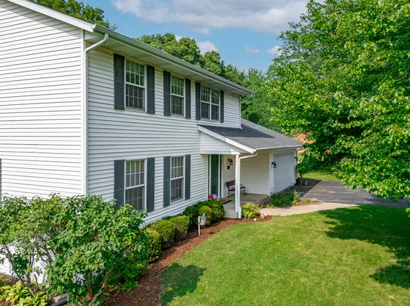 3188 Horseshoe Bnd, Rockford, IL 61109