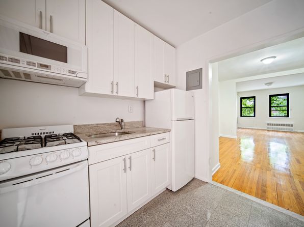 207 E 76th St APT 4B