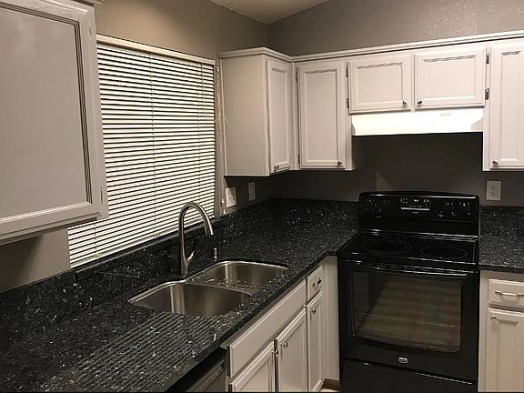 3rd image of 3080 Garden Ln