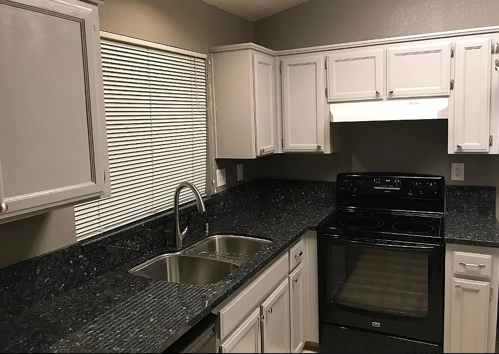 Building Photo - 3080 Garden Ln