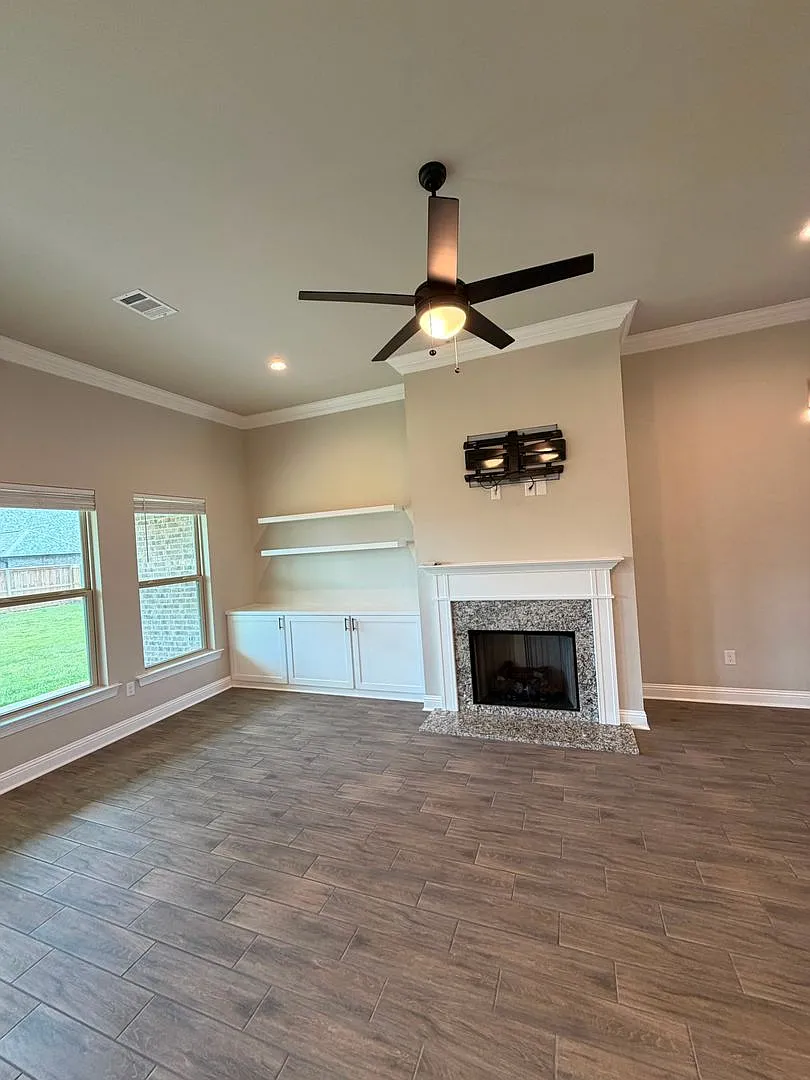 4 Bedroom 2 Bathroom in Canes Landing — Photo 3