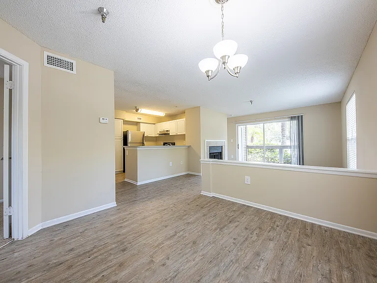 Palm Cove Apartments — Photo 26