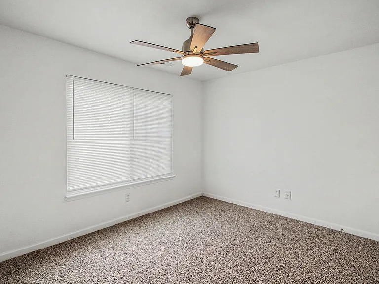 4327 Lacy Cove Ln — Photo 14