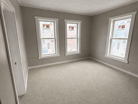 4th image of 420 Oak St