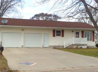 425 Purdy St, Jesup, IA 50648