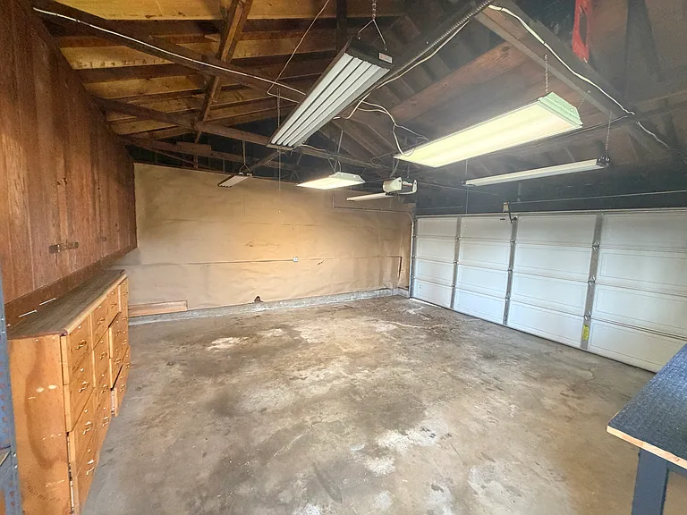 1205 Geneva St — Photo 34