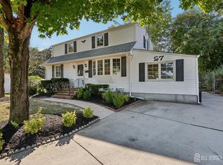 27 Culver Ct, Old Bridge, NJ 08857
