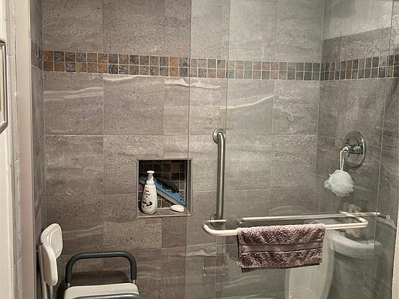 2nd image of 600 Wilcrest Dr APT 28