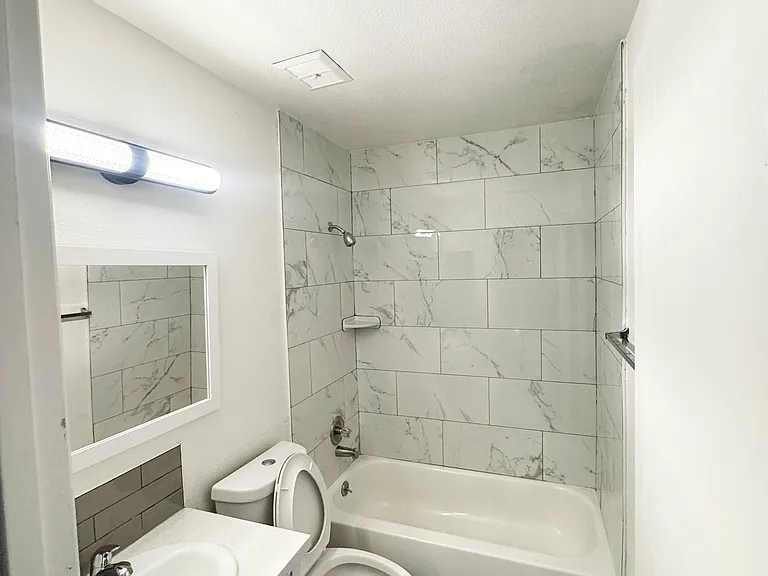 Walnutwood Apartments — Photo 39