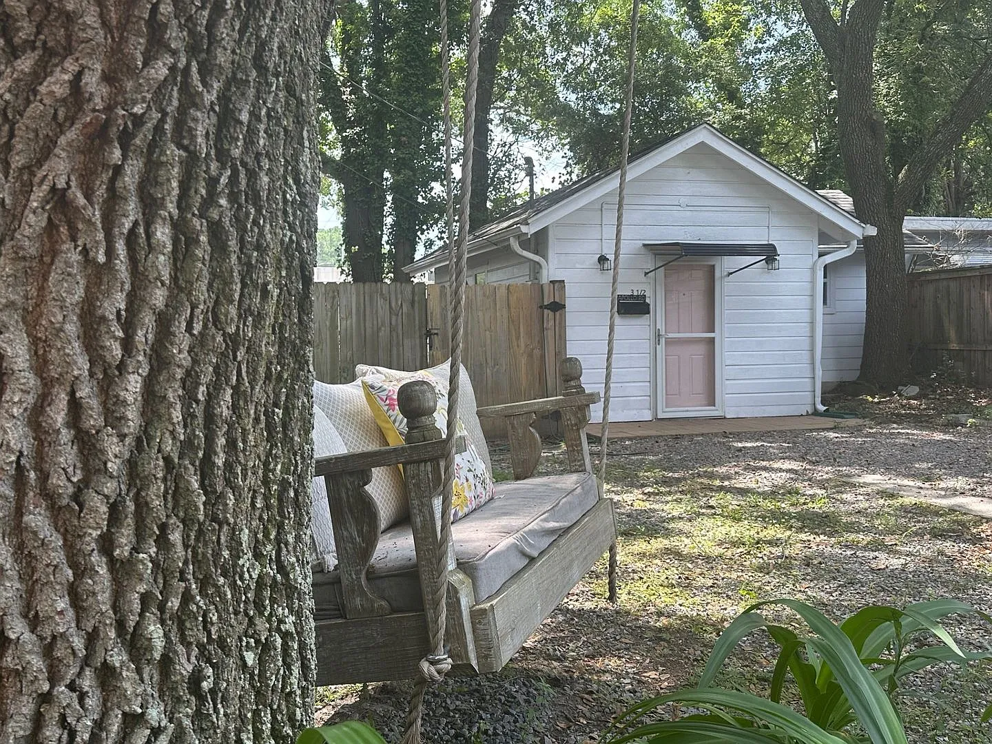 Charming Cottage for Long Term Rent - Near Downtown Charleston, SC — Photo 2