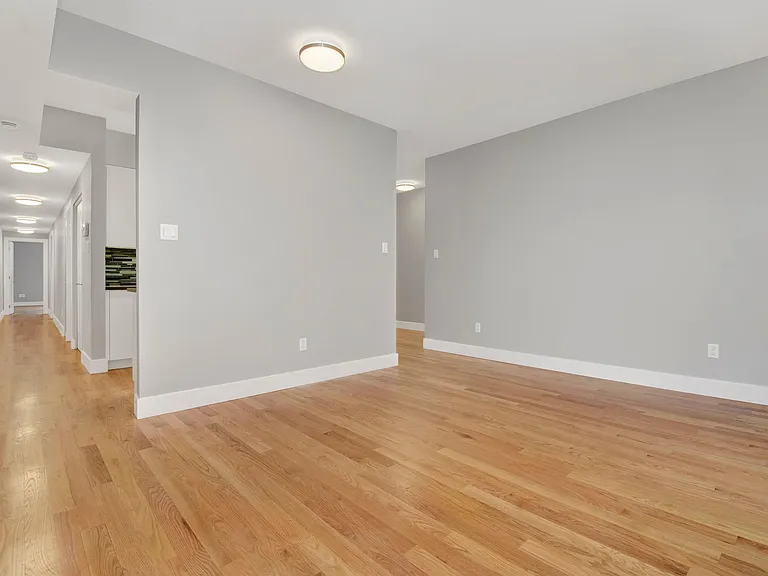 544 Gilmour St — Photo 16