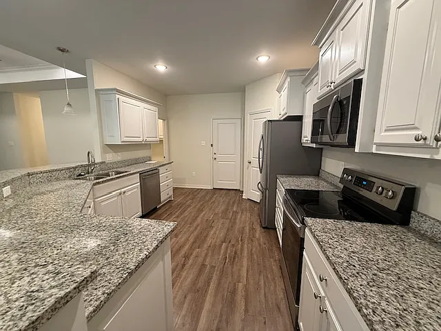 410 Myra Lynn Ln — Photo 5