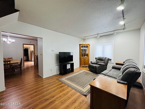 5th image of 812 Ives St