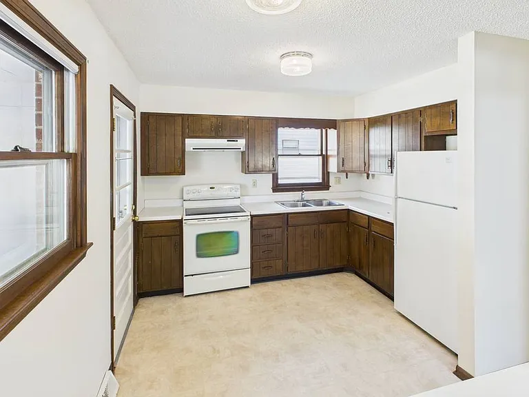 203 & 205 N Charles St — Photo 17