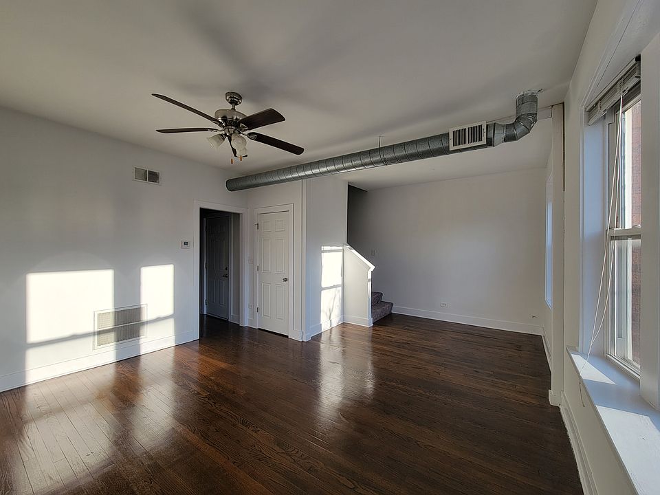 Living room (3rd floor)