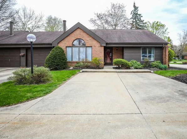 520 Greenbriar Dr, Ravenna, OH 44266