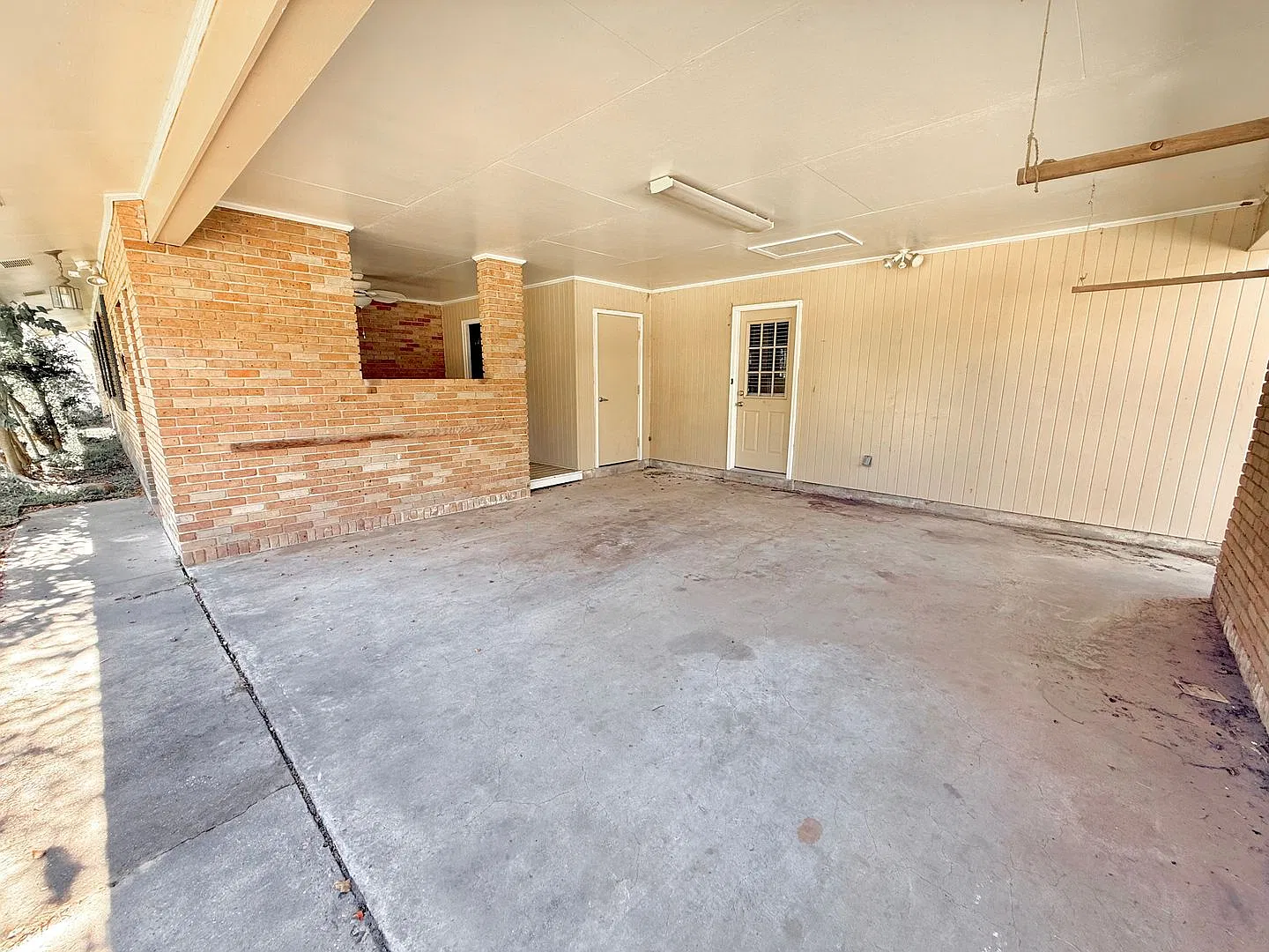 3 Bedroom House off Highland and Staring Lane — Photo 4