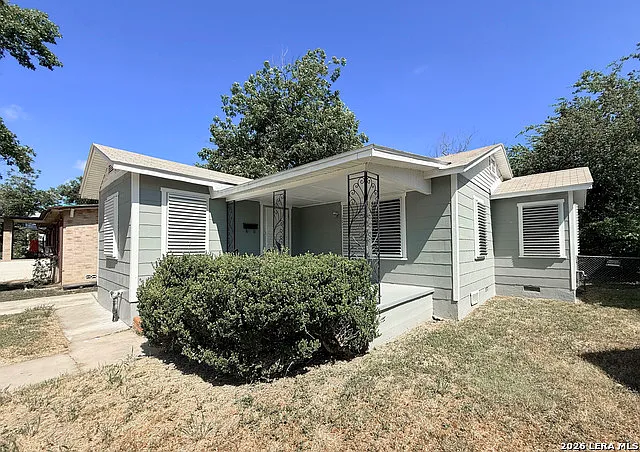 203 Hot Wells Blvd — Photo 2