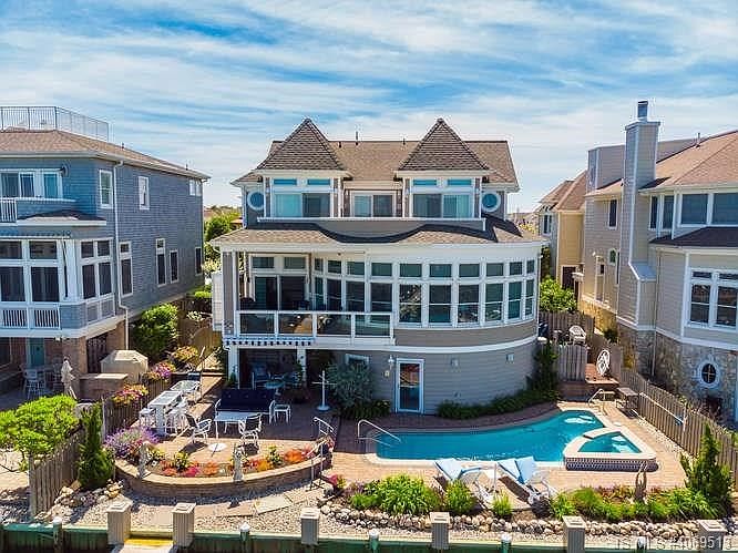 Bayfront w/in-ground pool