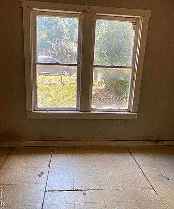 5th image of 419 Agnes Dr