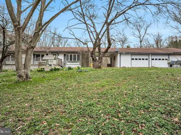 61 McElwee Rd, Dauphin, PA 17018