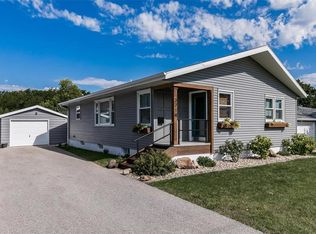 3714 Johnson Ave NW, Cedar Rapids, IA 52405