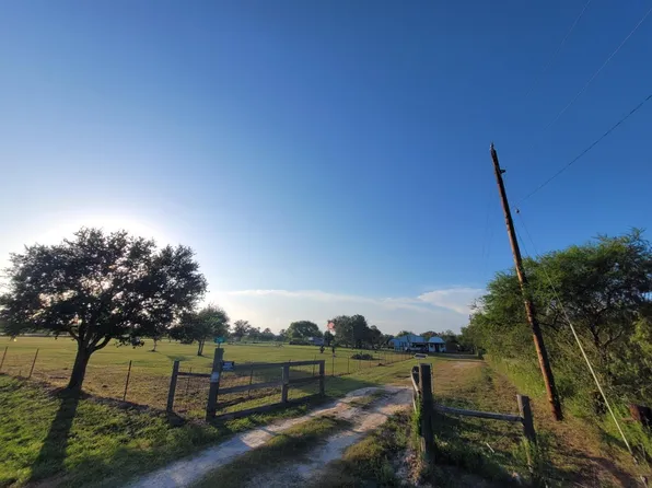 796 Shelly Rd, Goliad, TX 77963