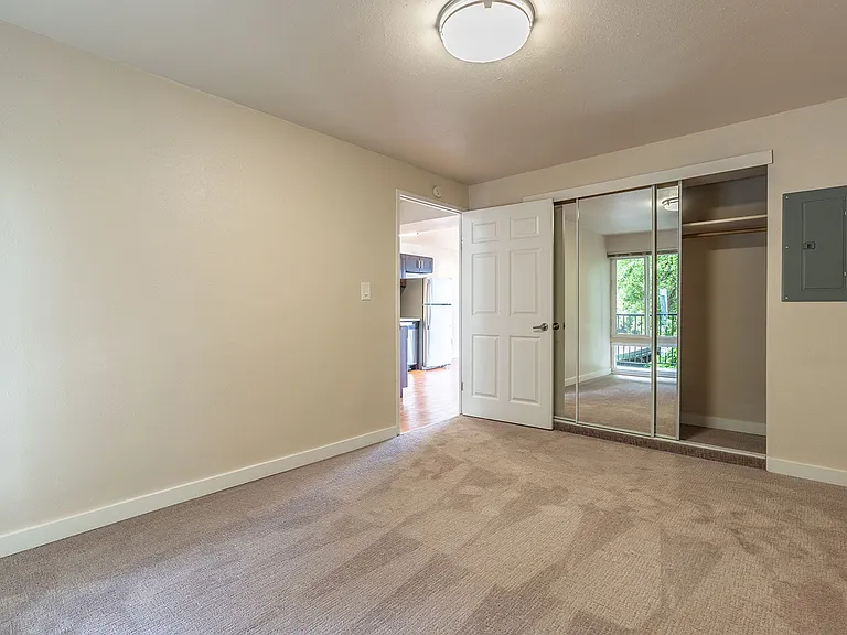 727 Bellevue Ave E — Photo 10