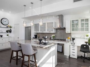 2 Bellefair Ave #PENTHOUSE 7, Toronto, ON M4L3T8