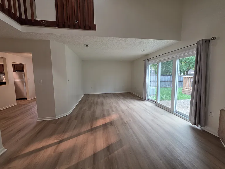 4080 Sherman Oaks Ave — Photo 11