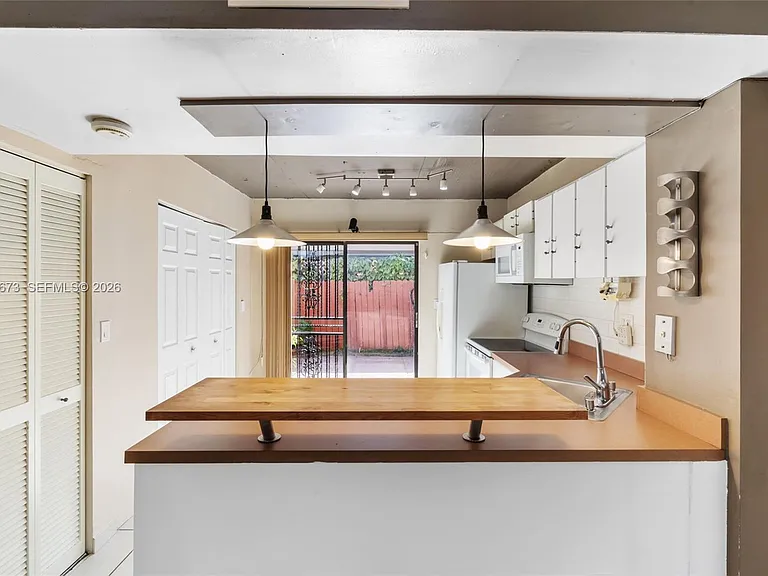 1911 SW 107th Ave #1009 — Photo 20