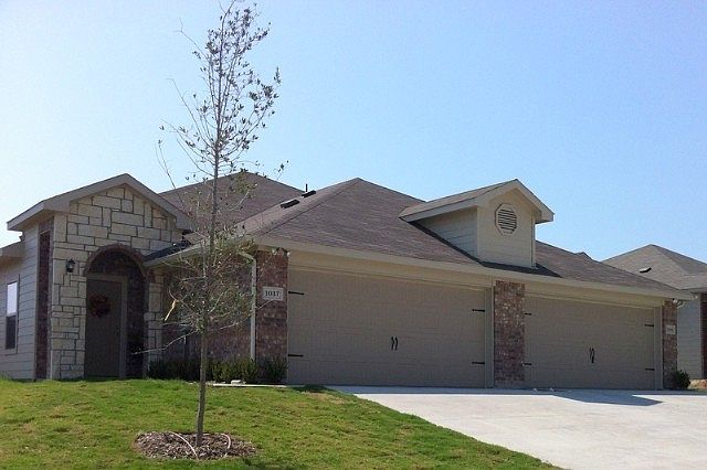 1st image of 1074 Newcastle Dr