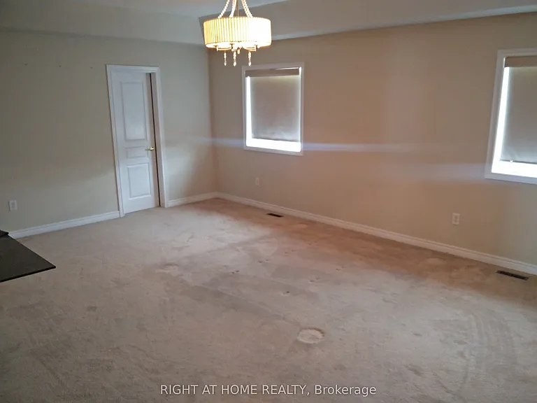 39 Daleridge Cres — Photo 13