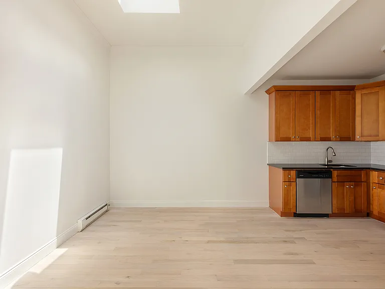 196 Nassau Ave #3R — Photo 9