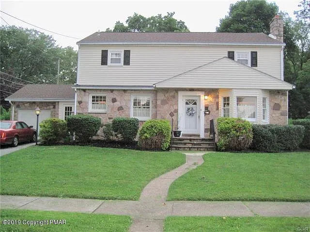 1635 Millard St photo 1